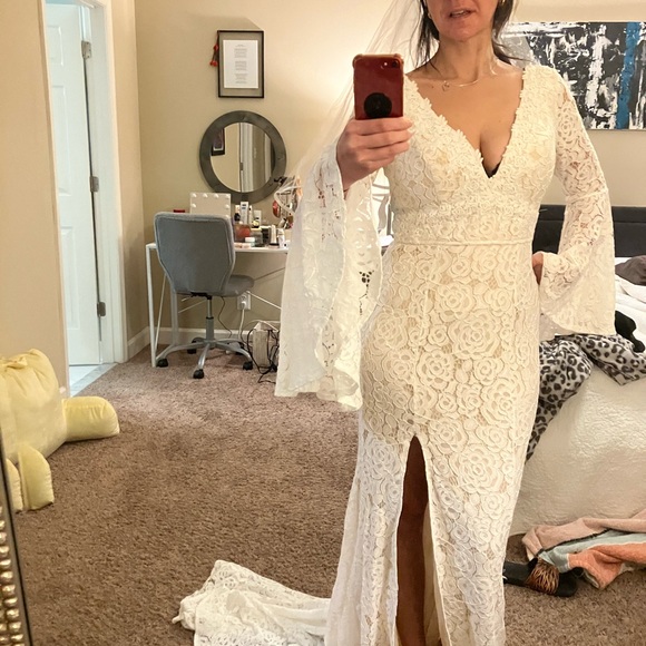 Boho wedding dress. Excellent condition. Unaltered PENDING SALE - Picture 8 of 14